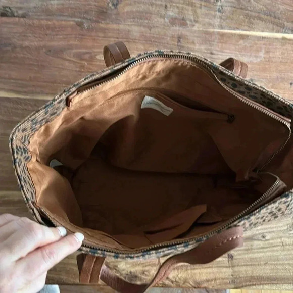 Universal Thread Cheetah Print Tote - Picture 6 of 9